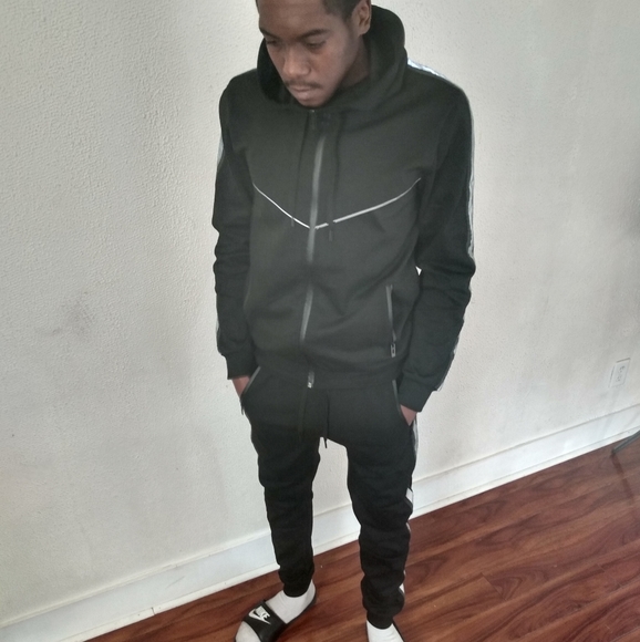 Tracksuit - Picture 3 of 8